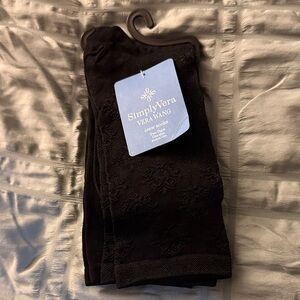 Simply Vera Vera Wang Ladies Crew Socks in Black